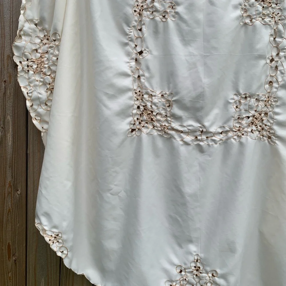 Vintage Embroidered Round Table Cloth 48” Biege
